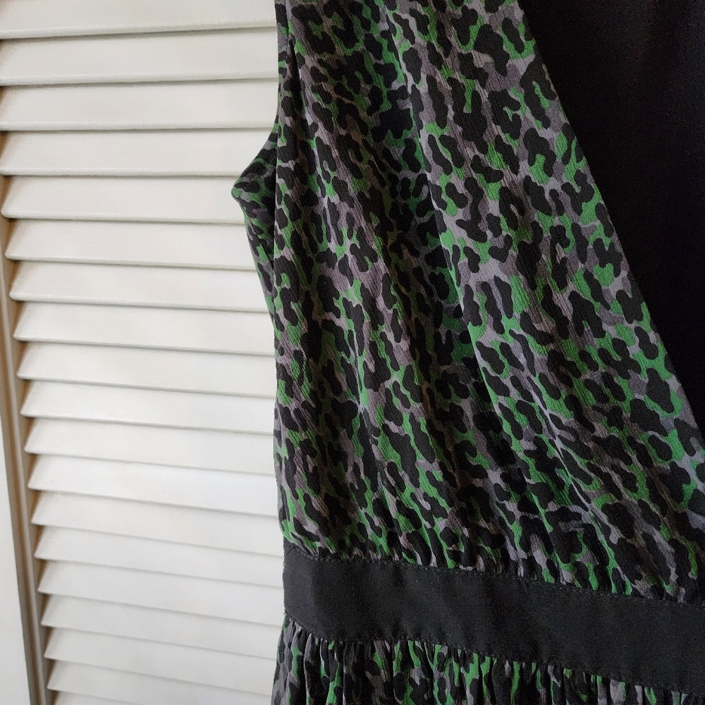 VGUC- DKNYC Sleeveless Wrap Dress in Animal Print; Green Sz: S - Picture 11 of 11